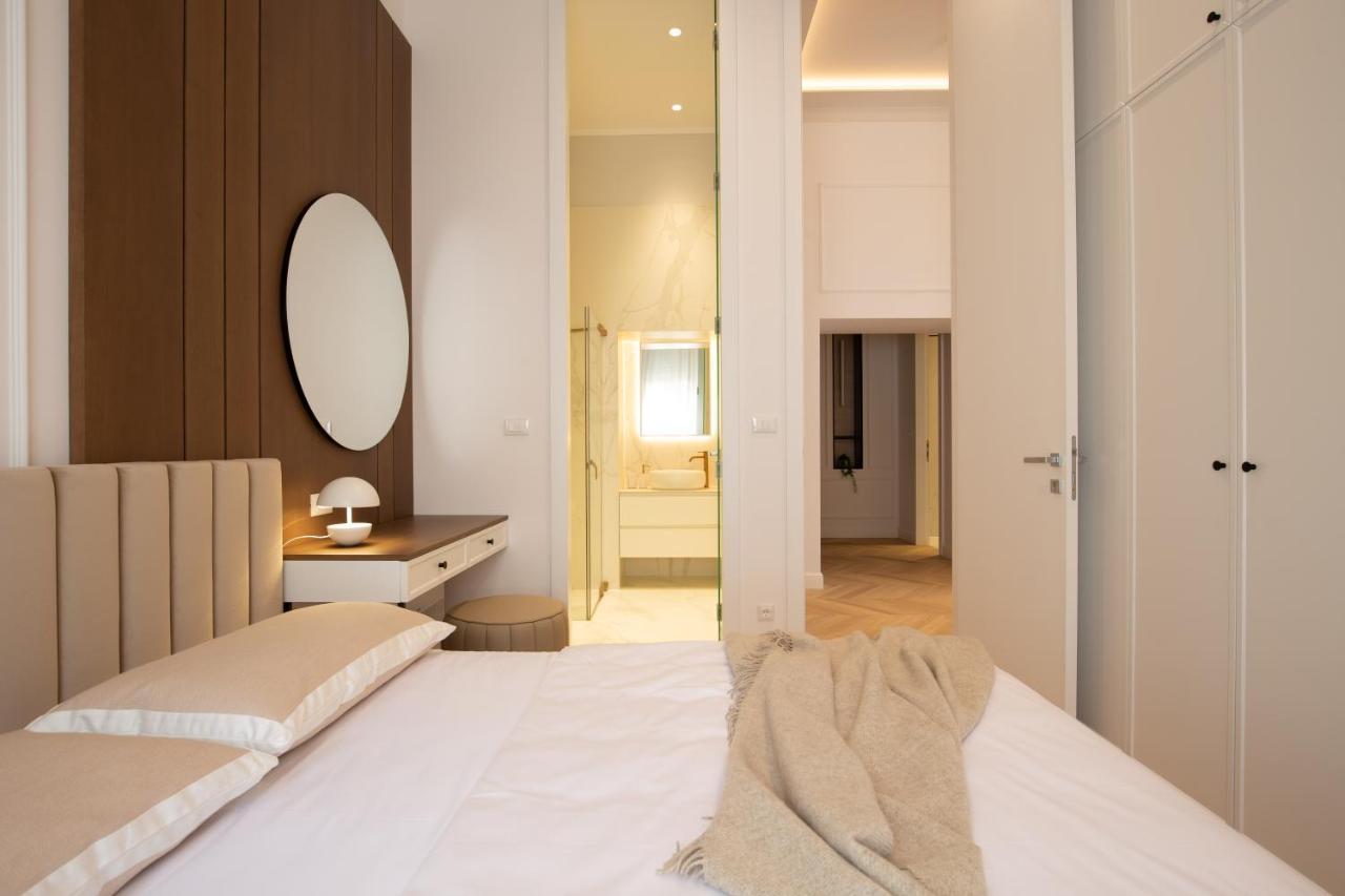 Plaza Apartment *